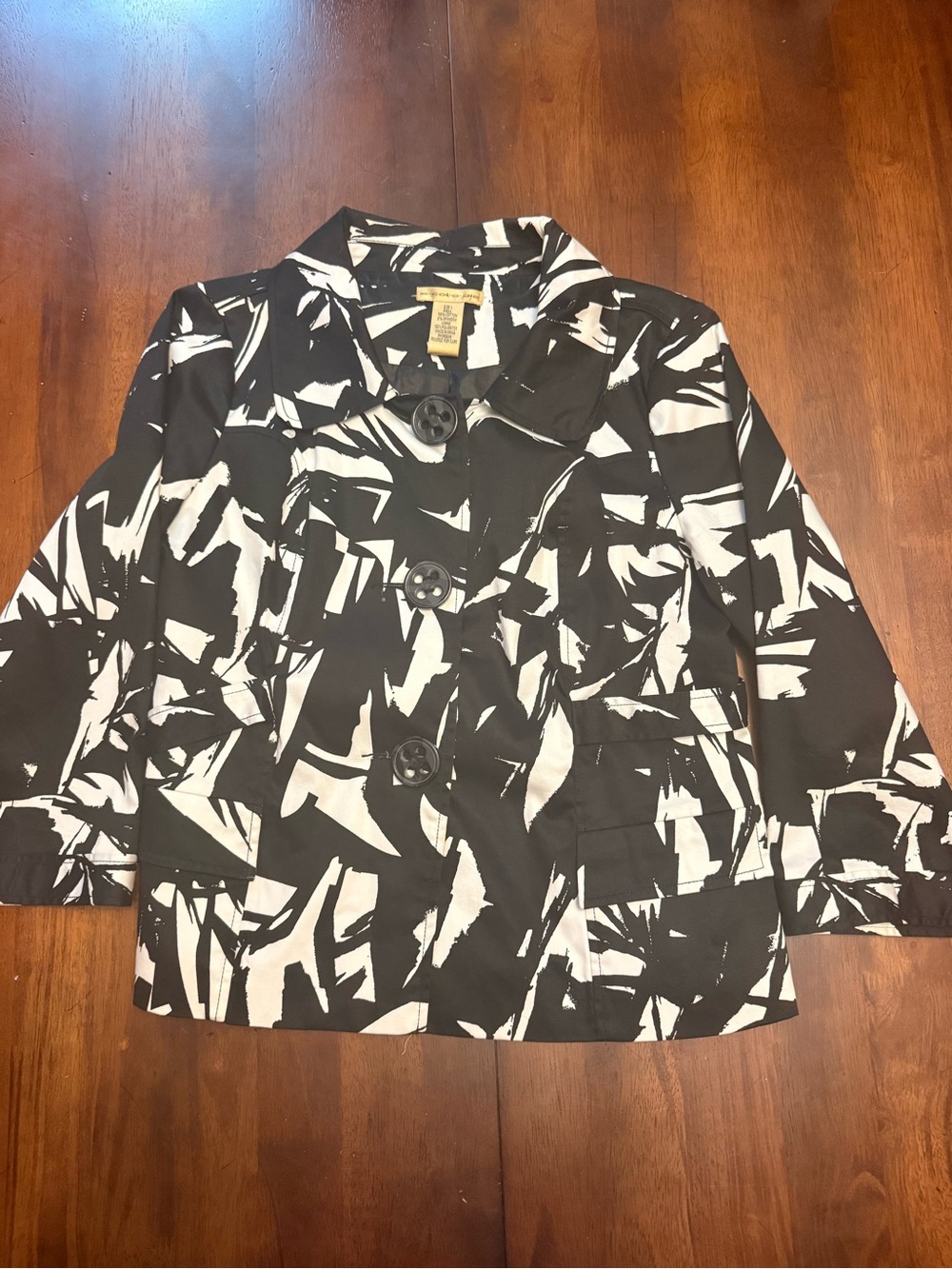 Ecology Women's Size Large Black and White Abstract Print Jacket